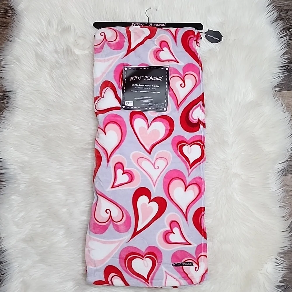 Betsey Johnson Pink & Red Heart Blanket Ultra Soft Plush Throw Valentines Day